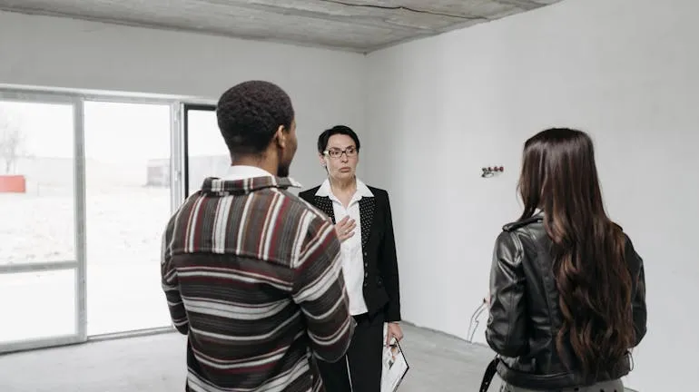 An Agent Touring the Clients on the House